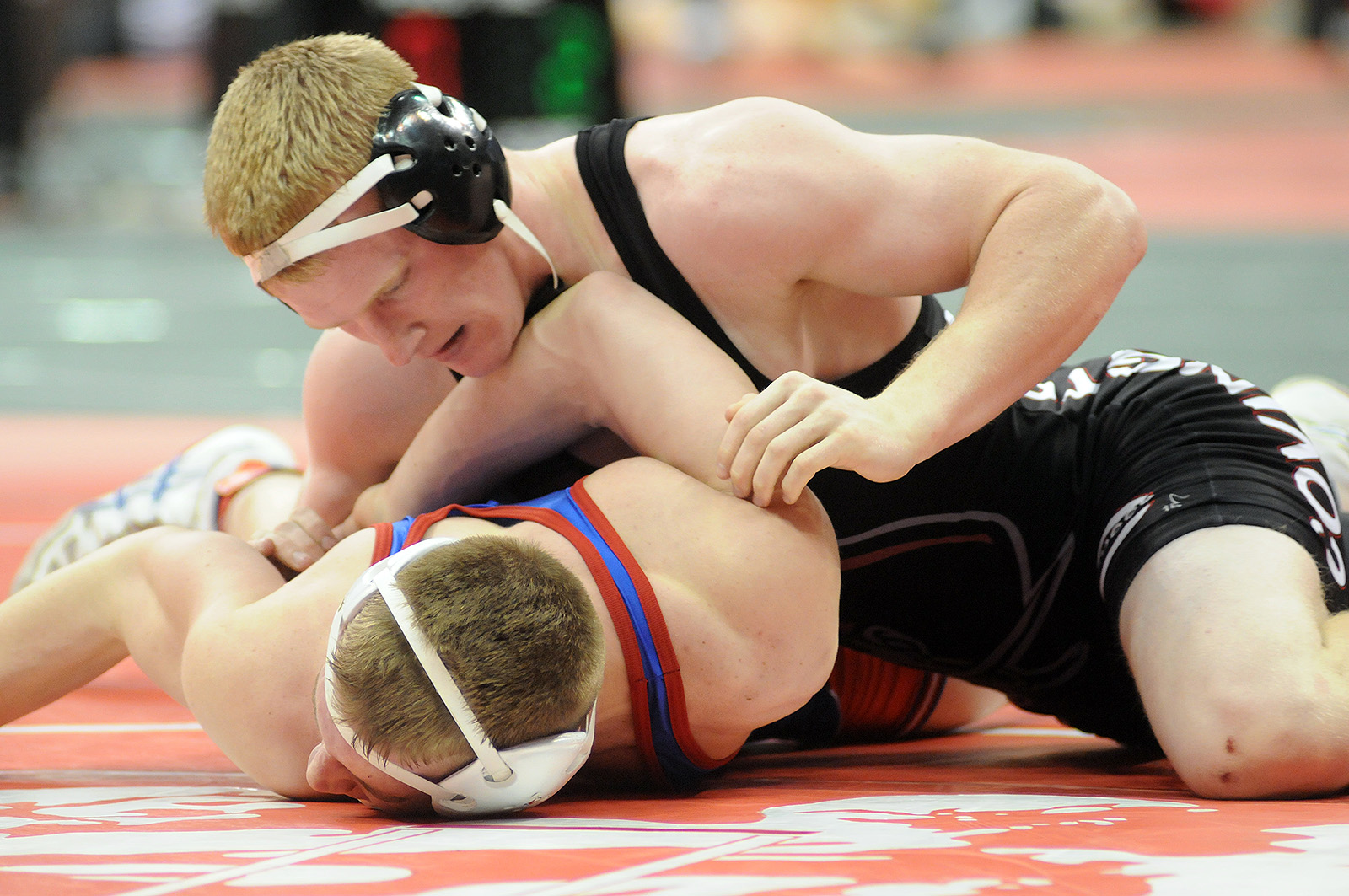 Read more about the article 2011-12: OLSON TAKES SIXTH, DEETER WRESTLES WELL